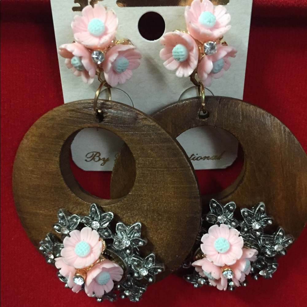 NEW Flower 🌸 design earrings